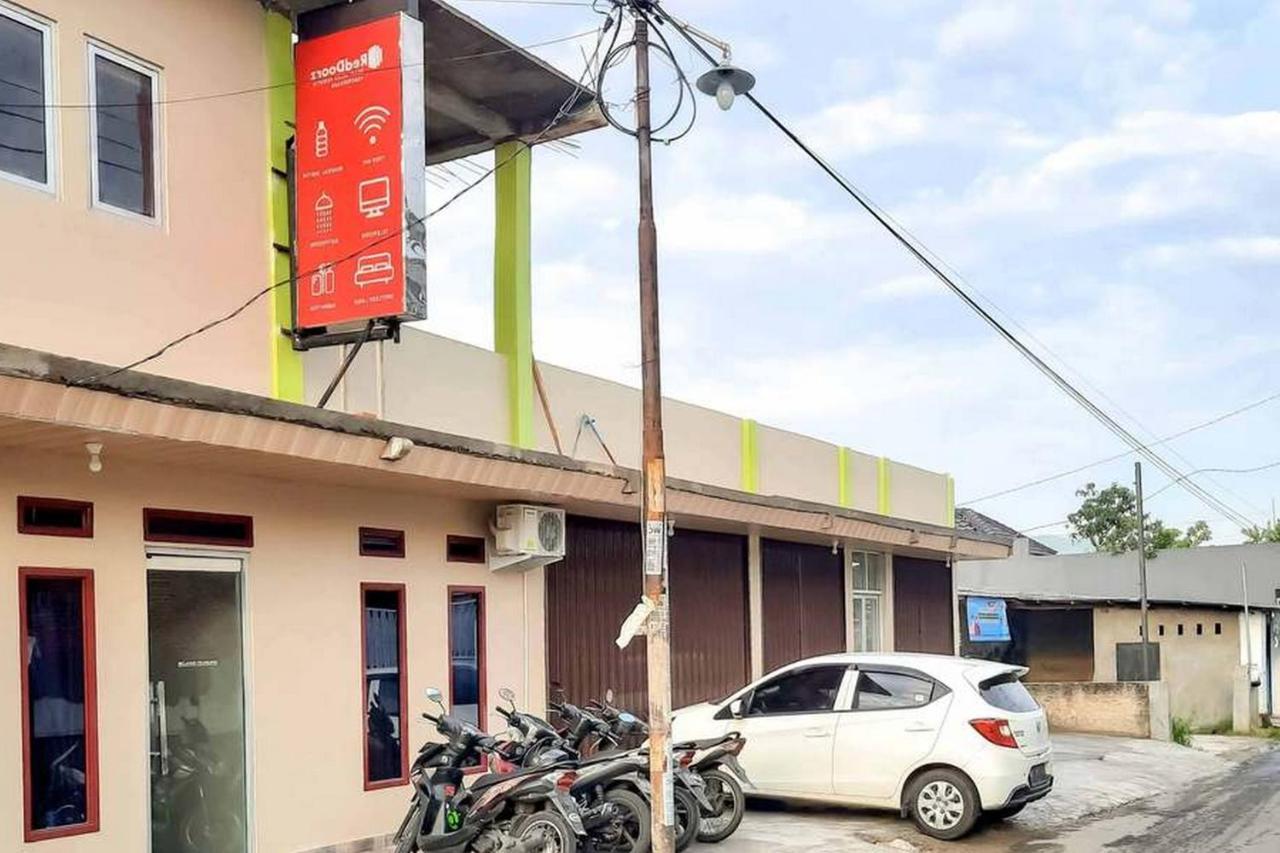 红多兹酒店-近楠榜凯默德坎佩林蒂斯路 班达楠榜 外观 照片